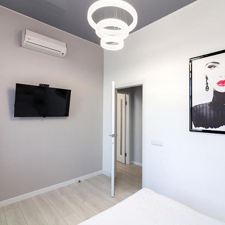 Leogrand Vip Apartments On Pidhirna 3 Лвив Екстериор снимка