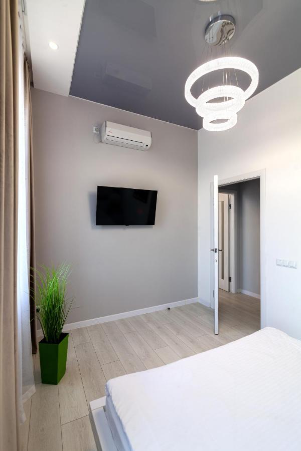 Leogrand Vip Apartments On Pidhirna 3 Лвив Екстериор снимка