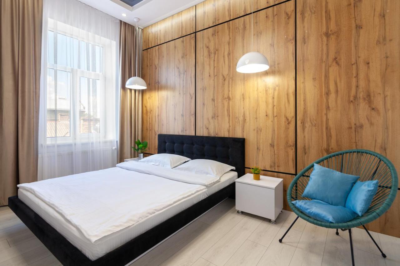 Leogrand Vip Apartments On Pidhirna 3 Лвив Екстериор снимка