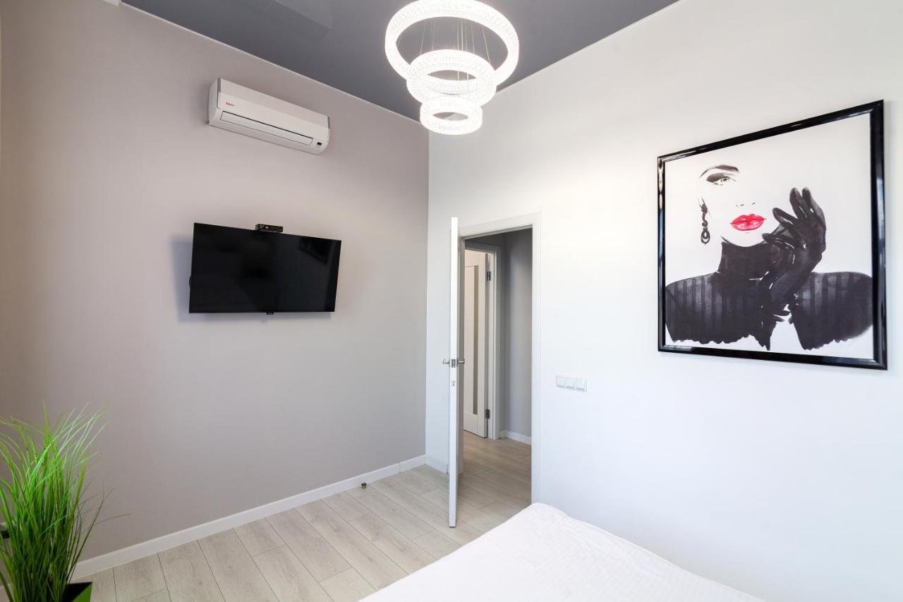 Leogrand Vip Apartments On Pidhirna 3 Лвив Екстериор снимка
