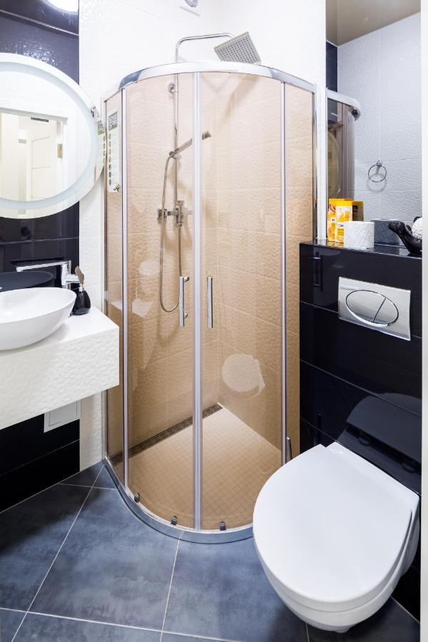 Leogrand Vip Apartments On Pidhirna 3 Лвив Екстериор снимка